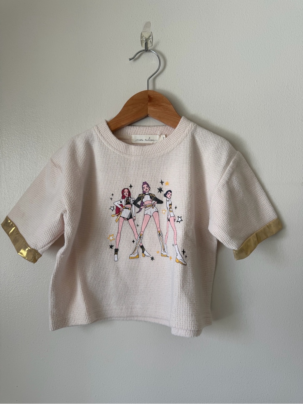 Kpop Demon Hunter Tee with Gold Trim
